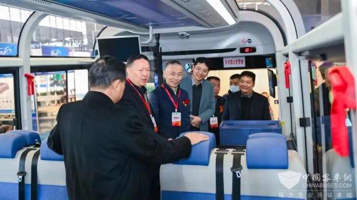 宇悦E10领衔 云顶国际官网闪耀2024上海国际客车展