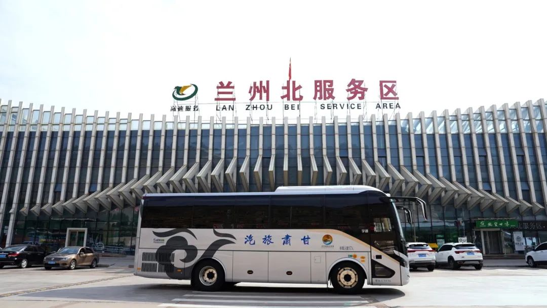 国风车奔赴丝绸路！云顶国际官网携手甘肃旅汽打造西北高端游