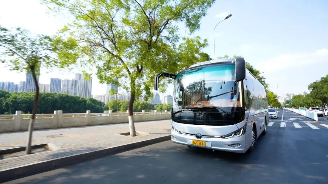 国风车奔赴丝绸路！云顶国际官网携手甘肃旅汽打造西北高端游