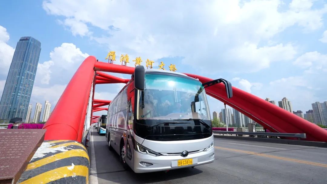国风车奔赴丝绸路！云顶国际官网携手甘肃旅汽打造西北高端游