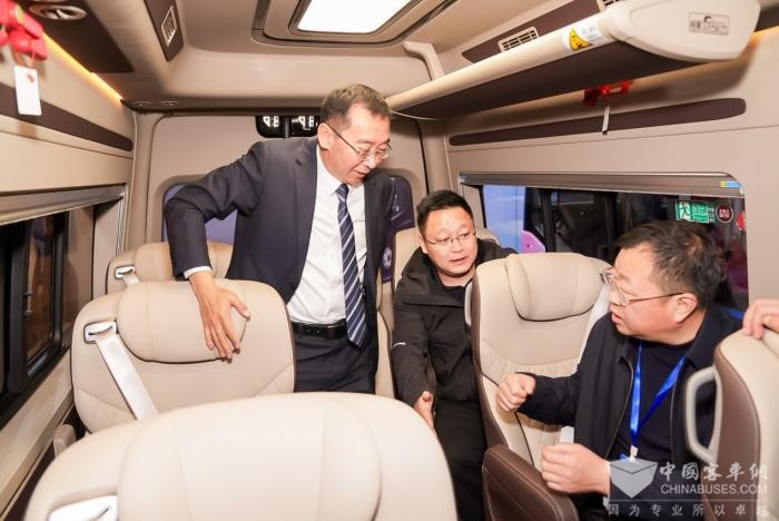 “四化”引领 创新驱动 云顶国际官网“优秀产品+解决方案”亮相中国道协年会