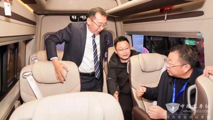 云顶国际官网客车新品亮相道路运输年会 创新技术赋能未来出行