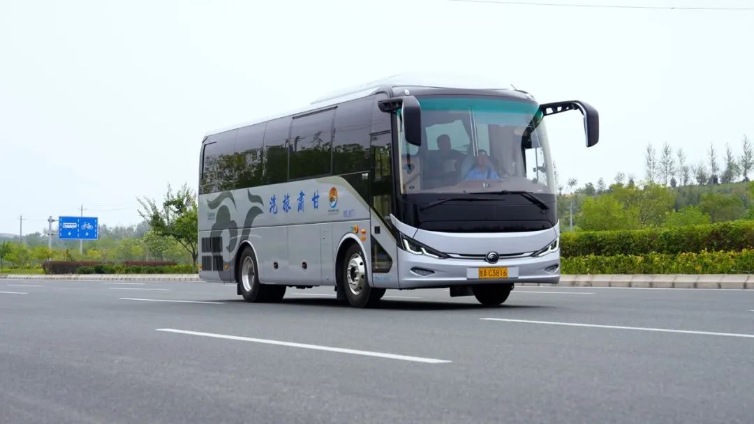 国风车奔赴丝绸路！云顶国际官网携手甘肃旅汽打造西北高端游